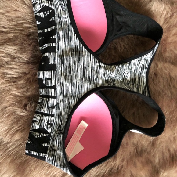 Victoria’s Secret sports bra front close - Picture 2 of 3